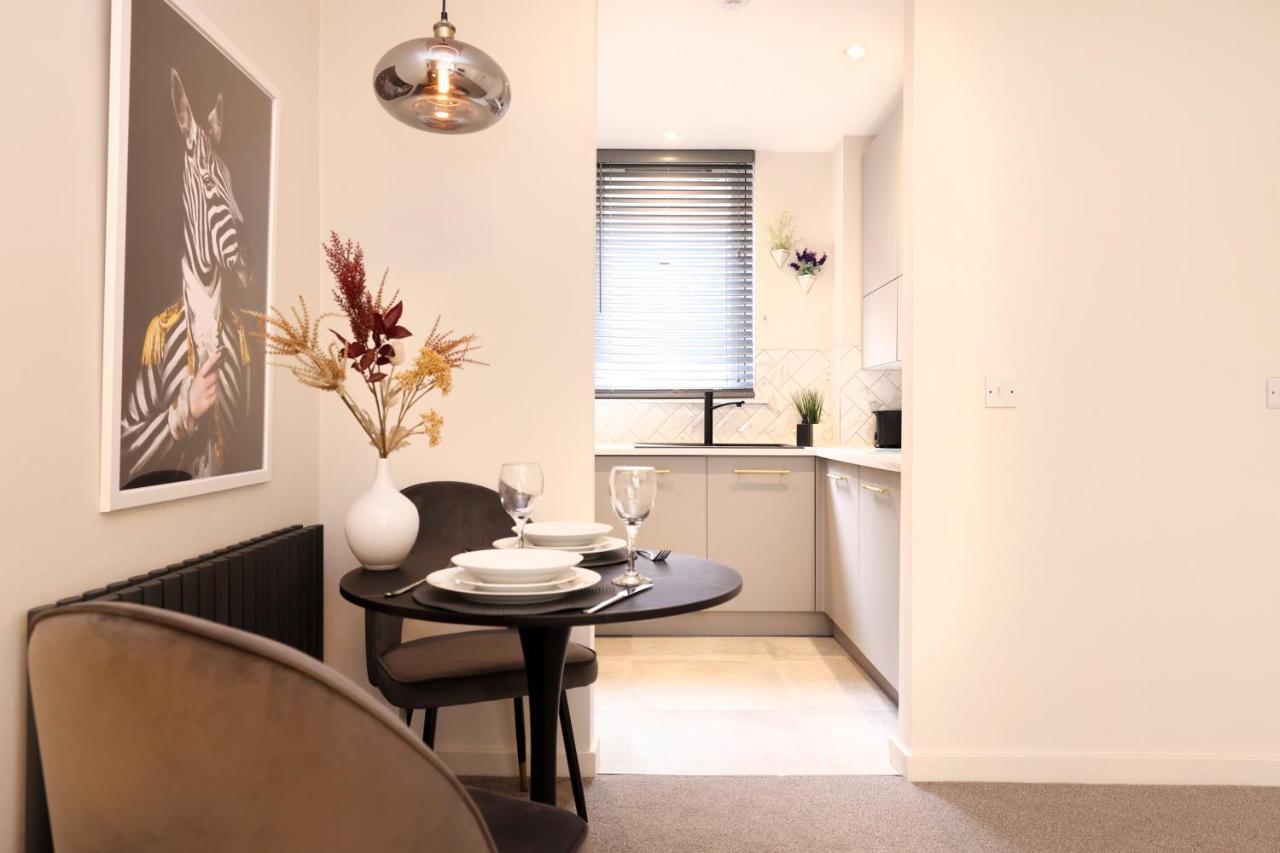 Joivy Modern 1 Bed Flat In West End, Close To Princes Gardens *