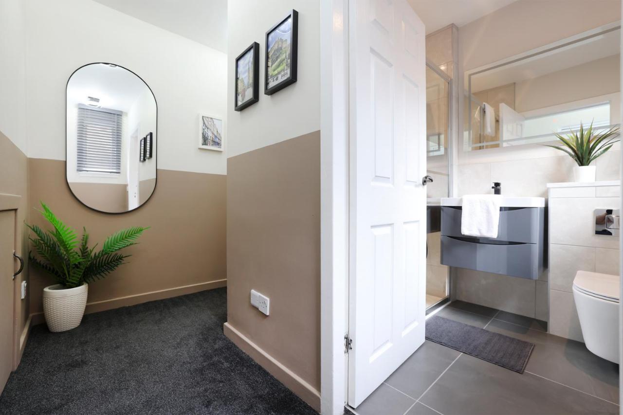 Joivy Modern 1 Bed Flat In West End, Close To Princes Gardens *