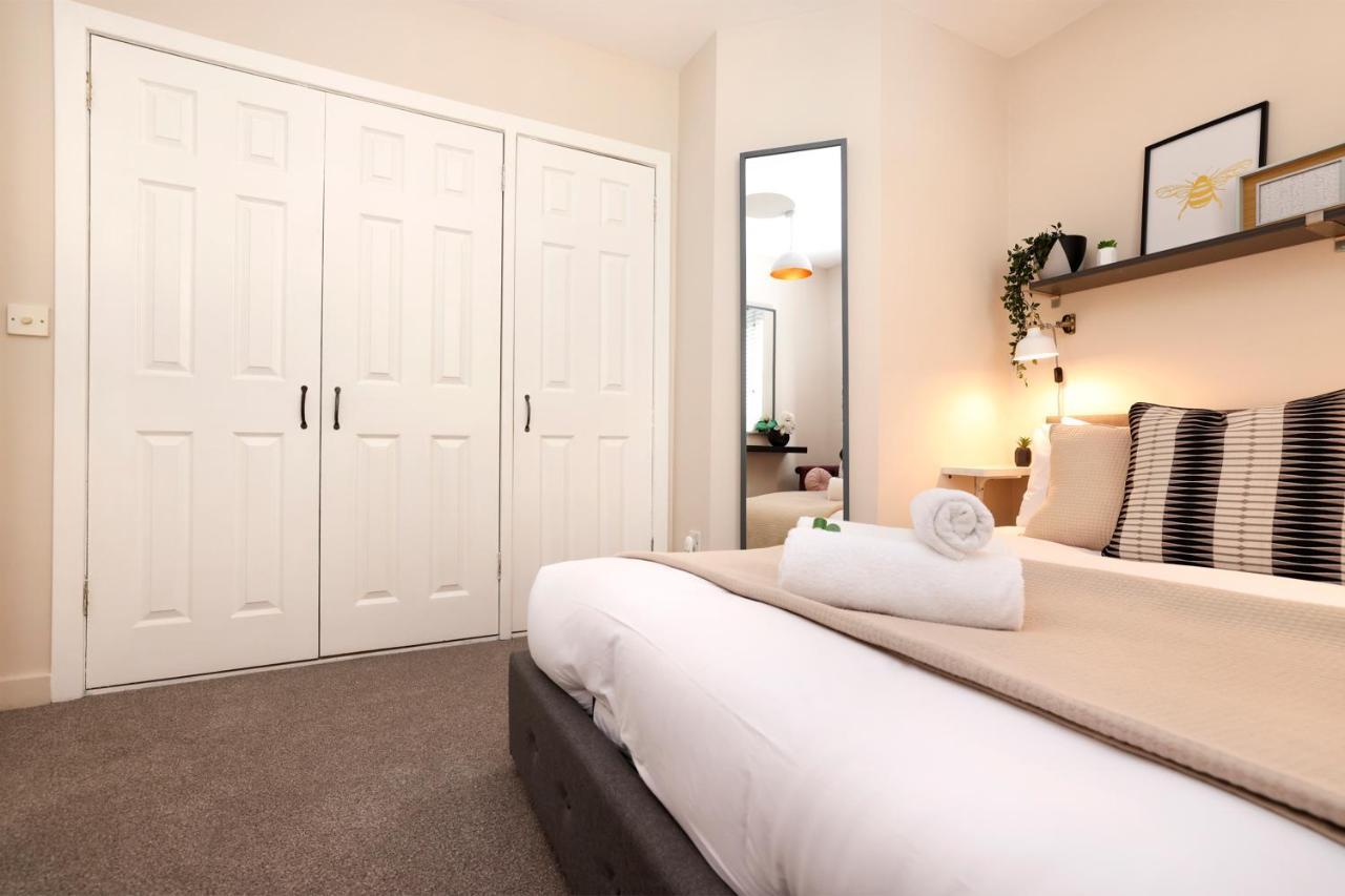 Joivy Modern 1 Bed Flat In West End, Close To Princes Gardens *