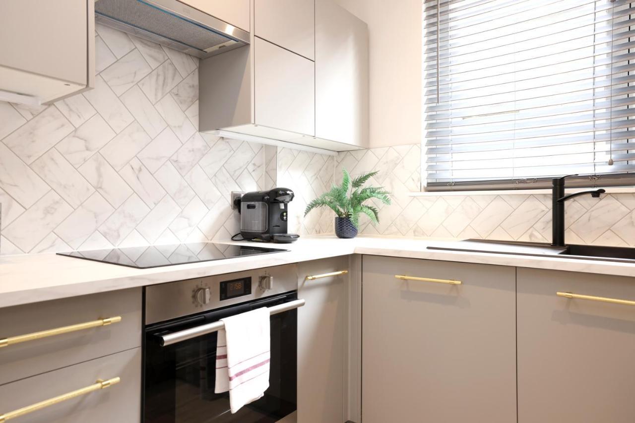 Apartment Joivy Modern 1 Bed Flat In West End, Close To Princes Gardens