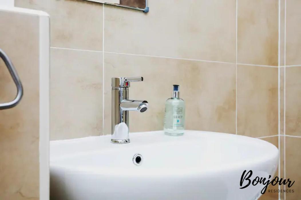 Apartment Royal Mile 3br-2ba, 1 Min To Castle - Free Parking & Zip Link Beds By Bonjour Residences Edinburgh