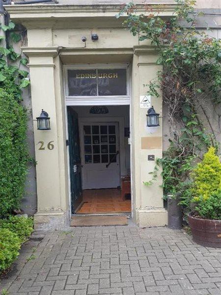 Ivy- Braveheart Guest house Edinburgh