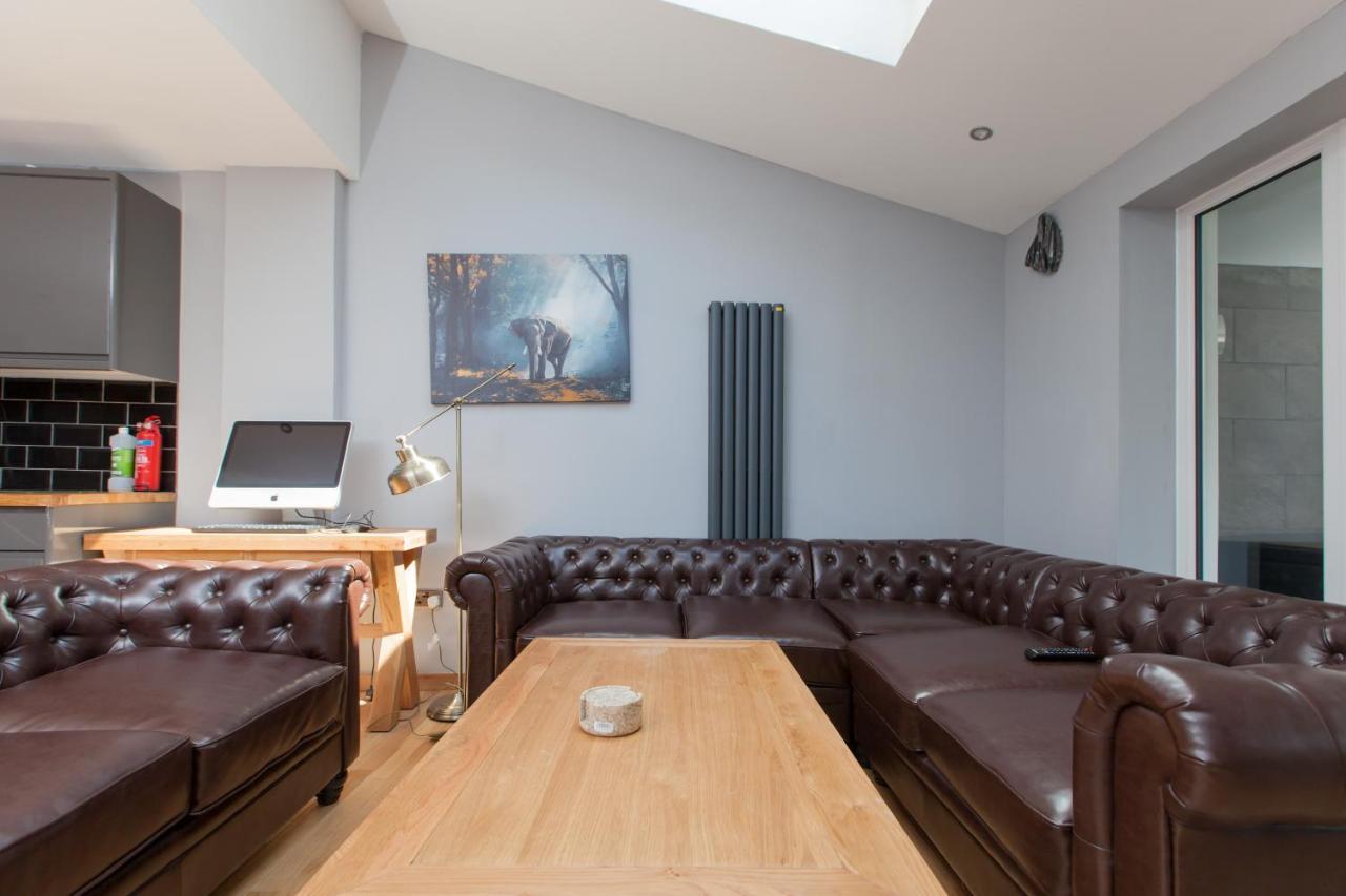 Luxury Arthur Seat Viewtownhouse With A Hot Tub Holiday home