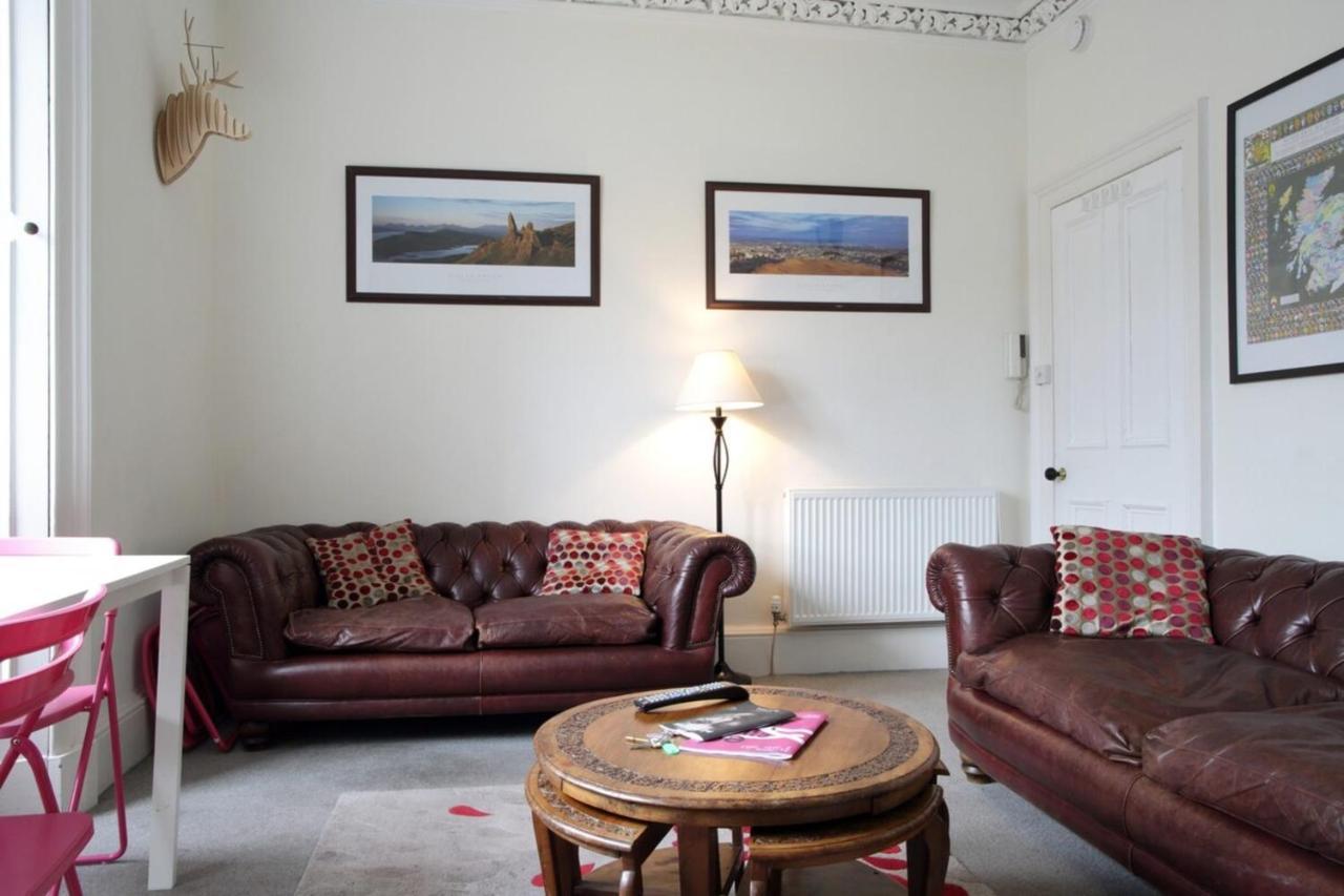 Modern And Colourful Flat By The Castle *