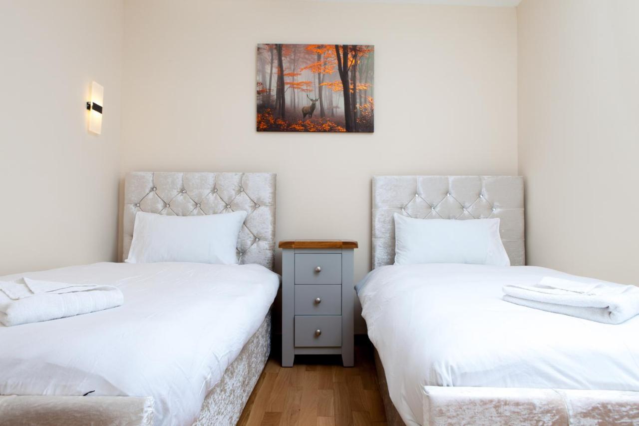 Luxury Arthur Seat Viewtownhouse With A Hot Tub Holiday home *