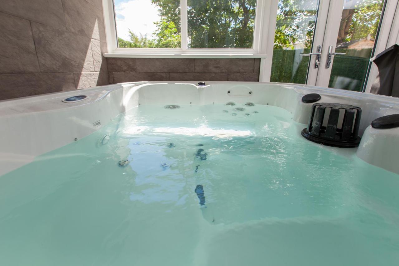 Luxury Arthur Seat Viewtownhouse With A Hot Tub Holiday home *