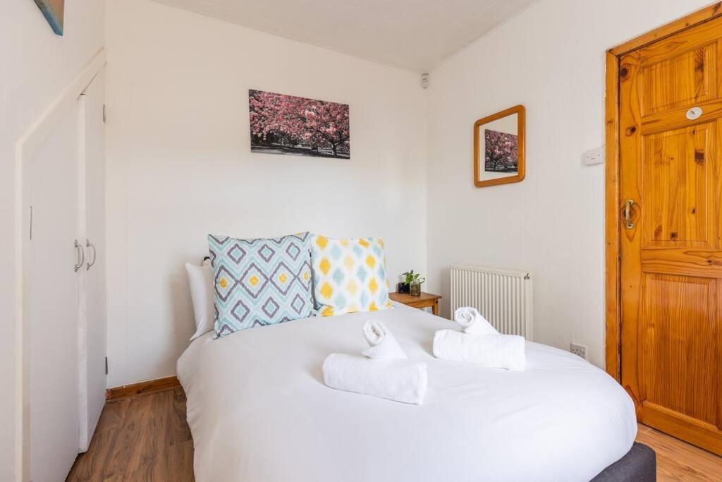 Beautiful 2 Bedroom Flat In *