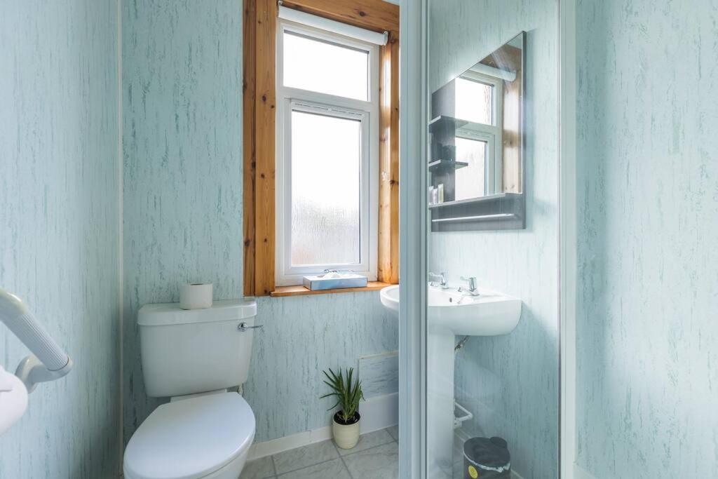 Beautiful 2 Bedroom Flat In Apartment Edinburgh