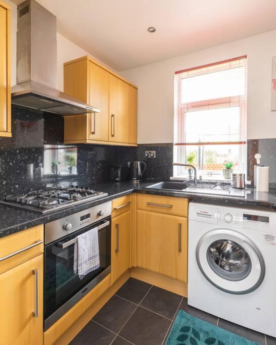 Beautiful 2 Bedroom Flat In Apartment Edinburgh