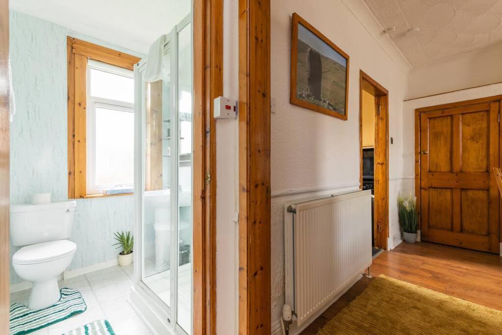 Beautiful 2 Bedroom Flat In Apartment Edinburgh