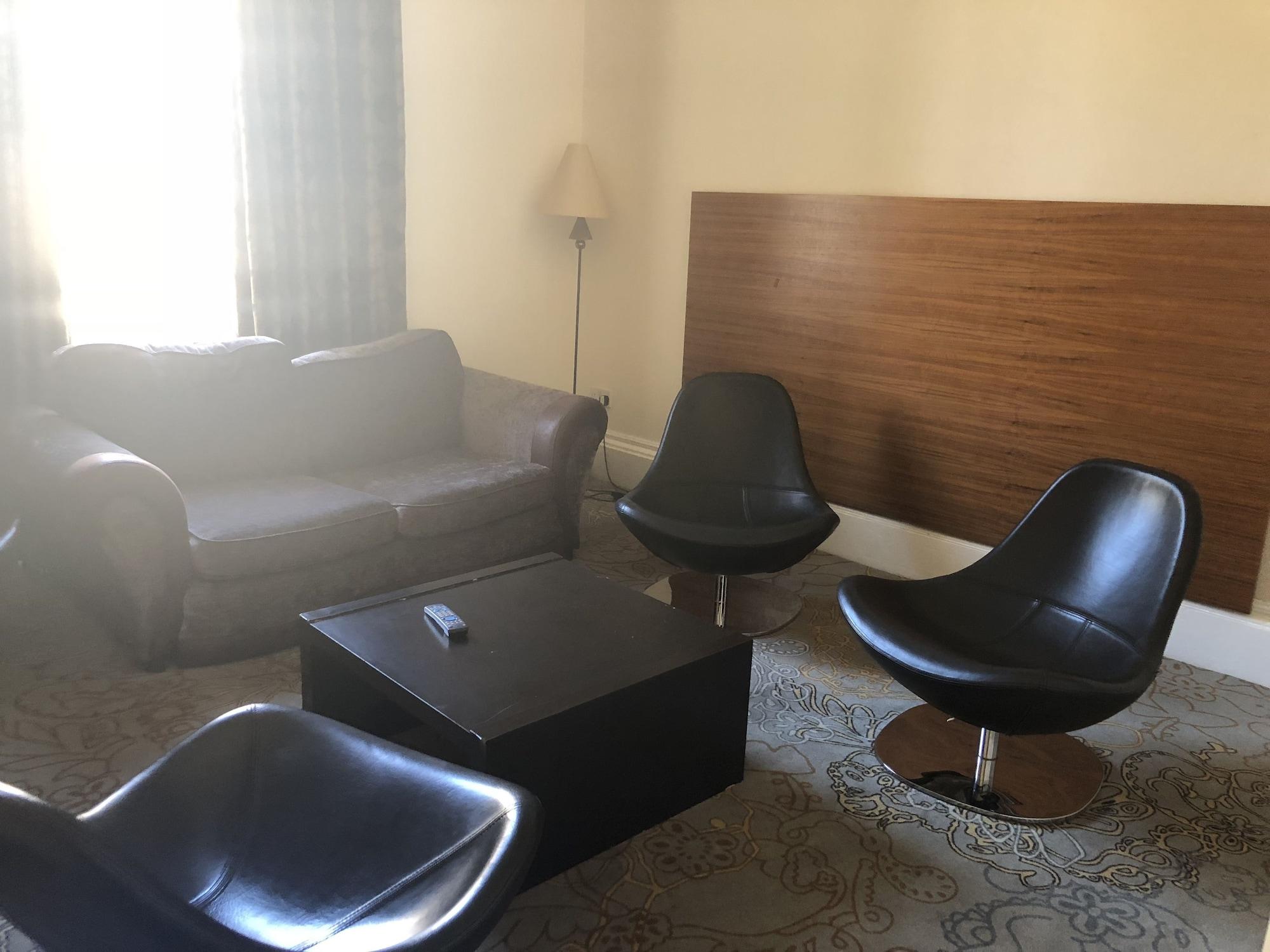 Cairn & Aparthotel EDI