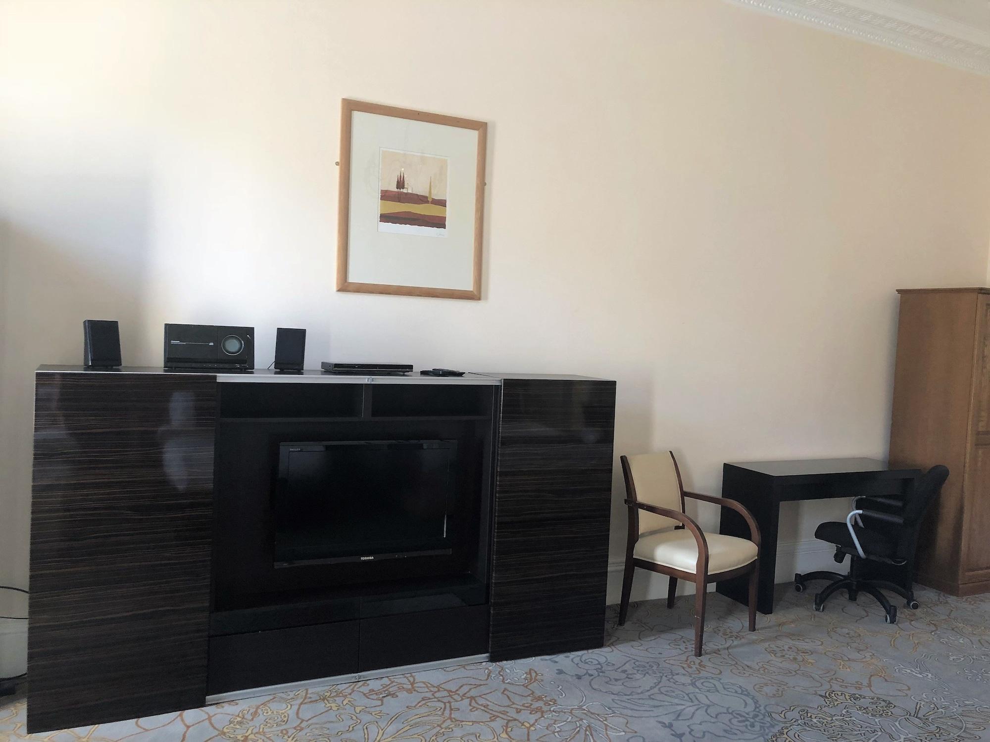 Cairn & Aparthotel