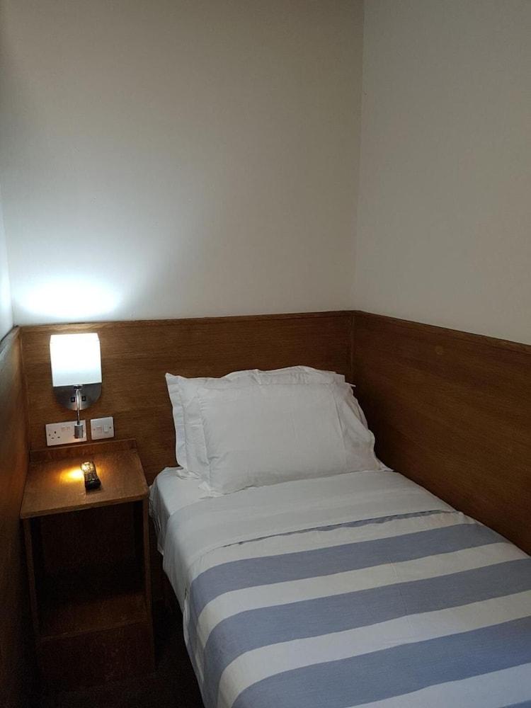 Cambridge House 3* Edinburgh