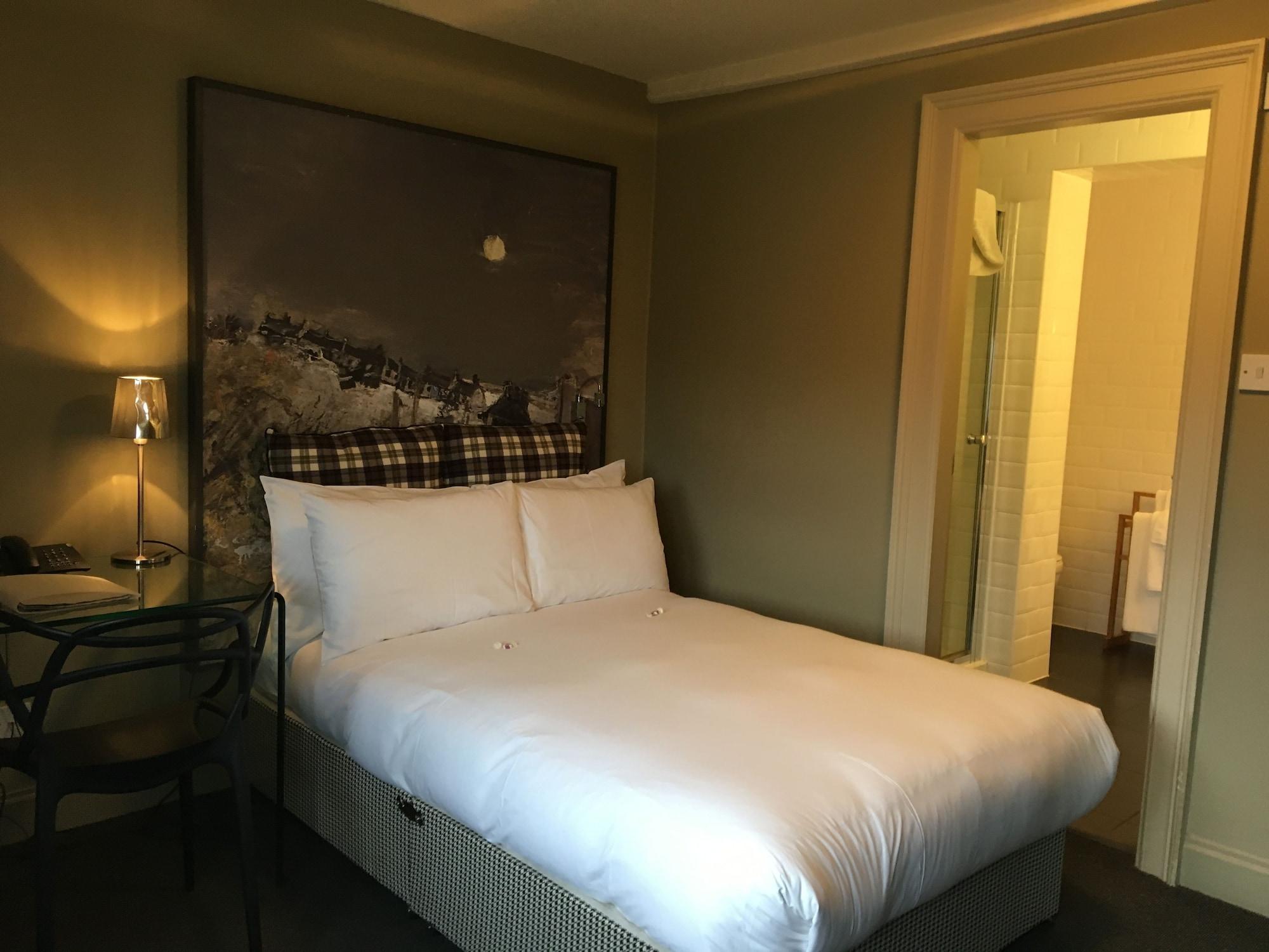B+B Edinburgh Hotel 4*