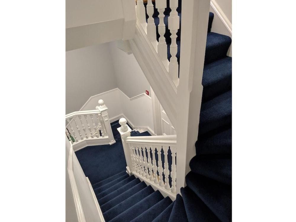 Falcon Crest 3* Edinburgh