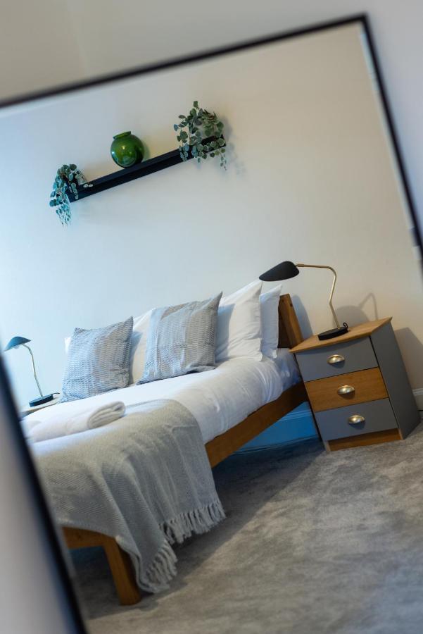 Lovely 3 Bed In Apartment *