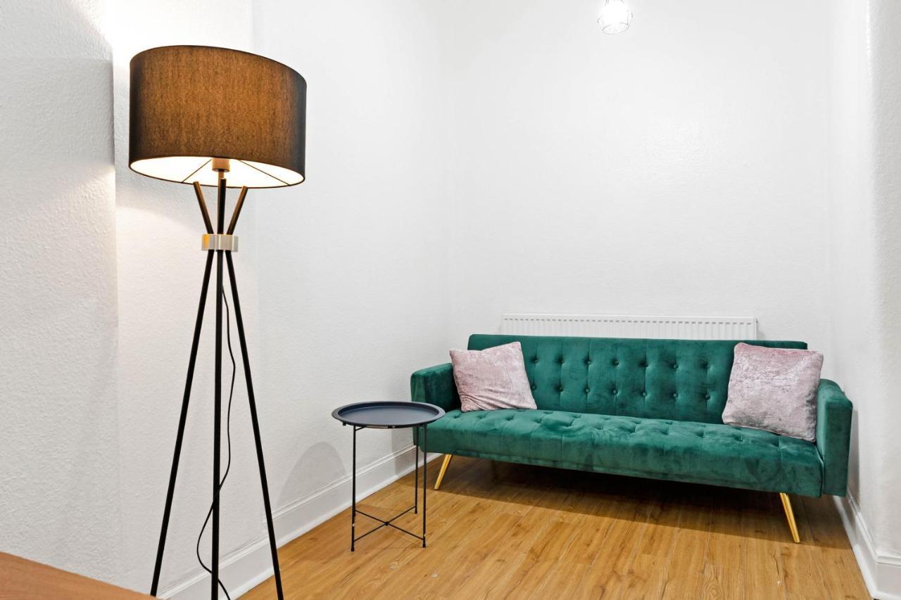 Wonderful & Comfy 2 Bedroom - Close To Centre - Free Parking Apartment