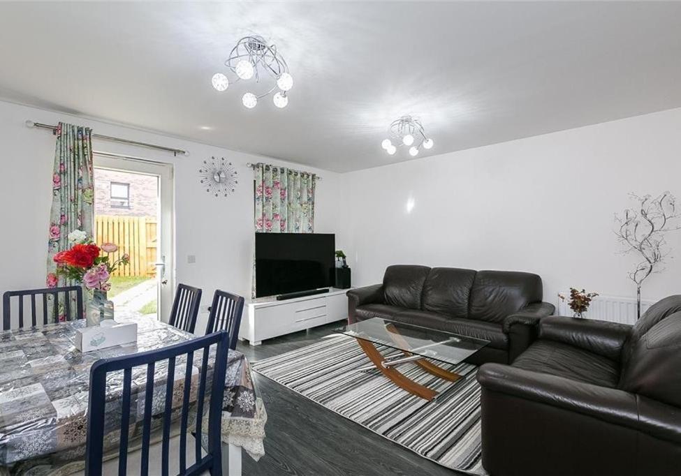 Beautiful 2 Bedroom House In Ferienhaus EDI