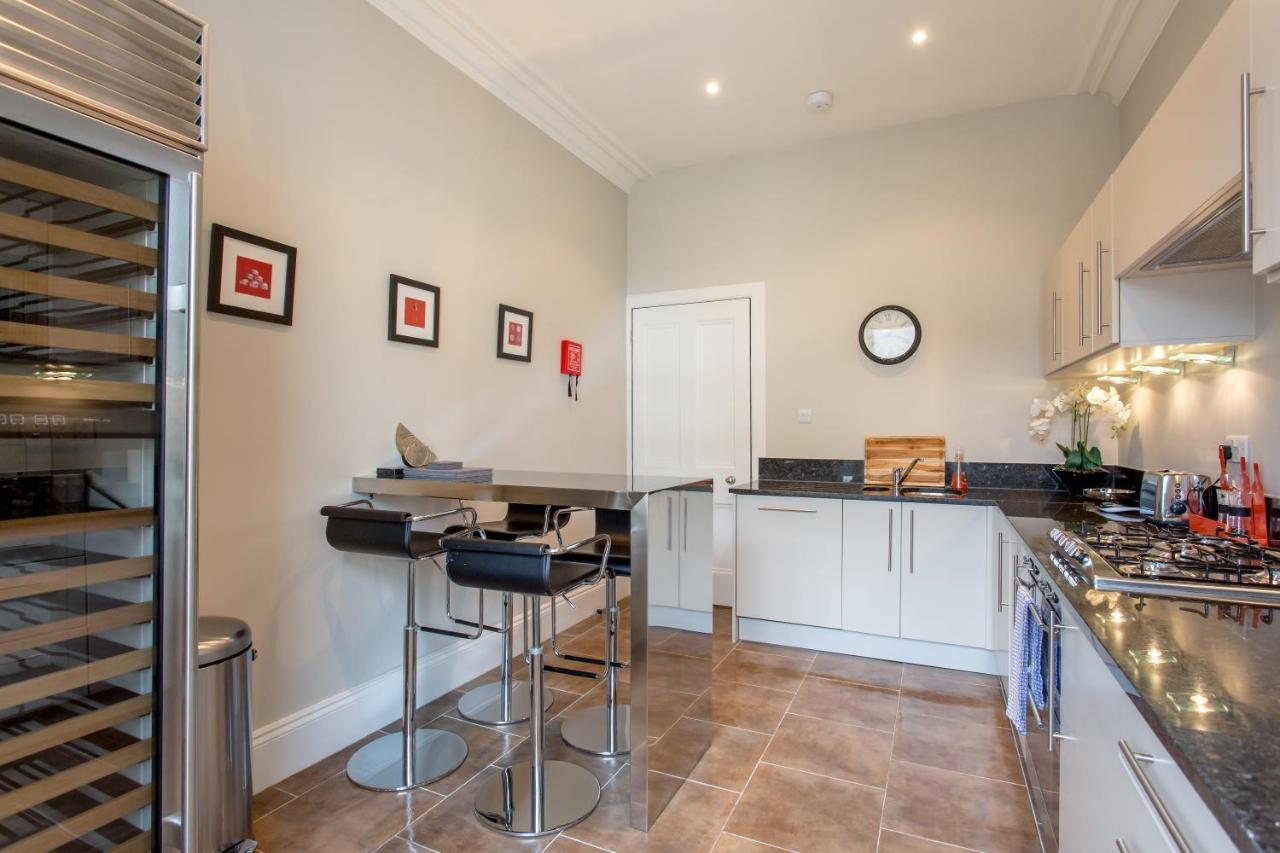 Exclusive 2 Bed, Free Private Parking, In West End * EDI