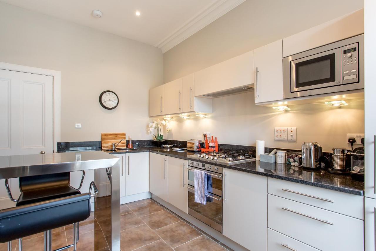 Exclusive 2 Bed, Free Private Parking, In West End Apartment EDI