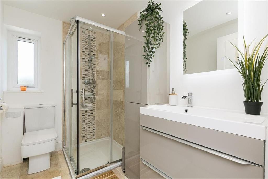 Dreghorn House 4 Bedrooms 3 Toilets 3 Reception Free Parking 233 Mbp Wifi Holiday home *
