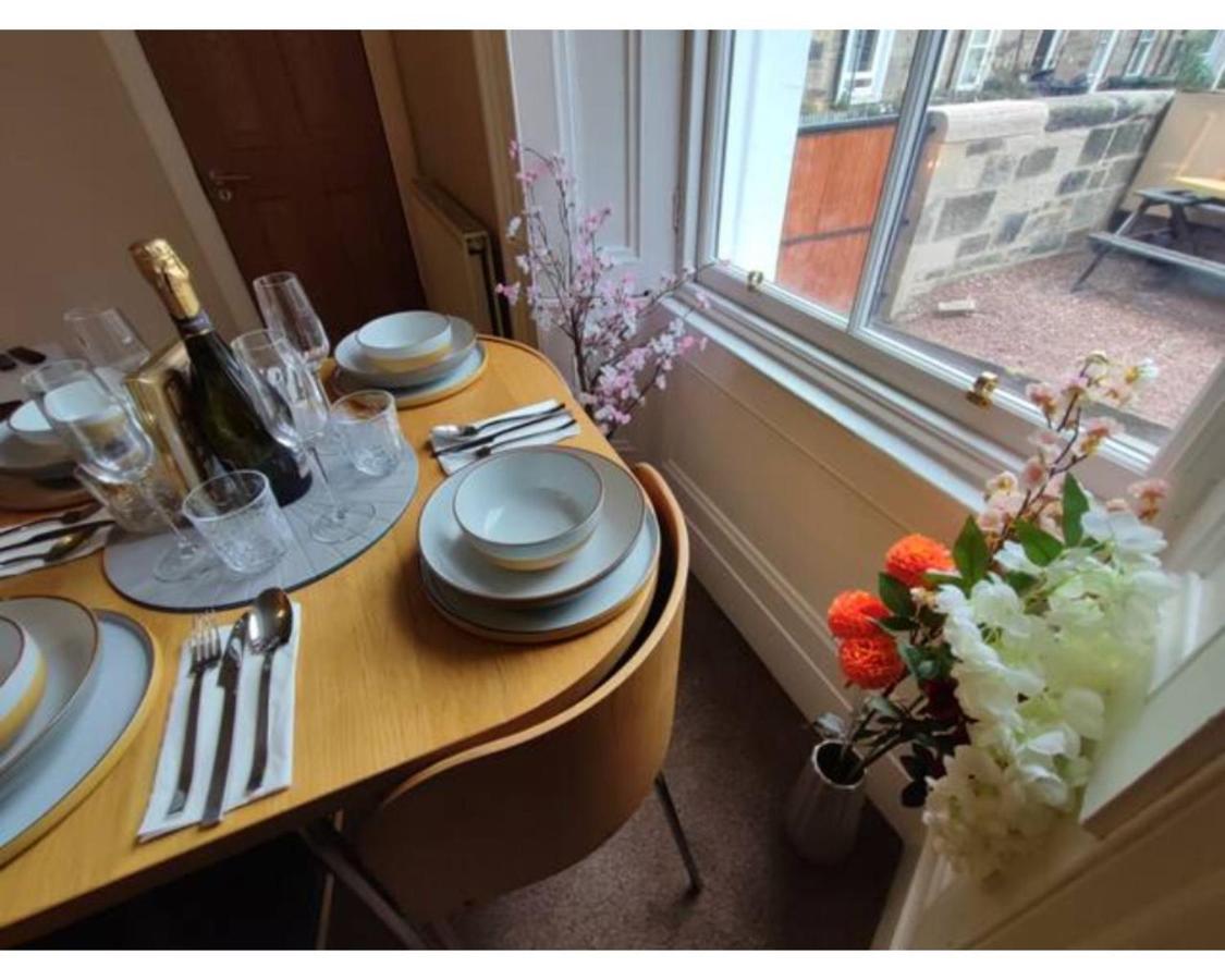 Private Garden With Parking * EDI