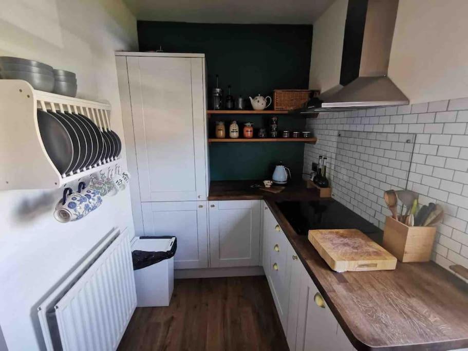 Ferienhaus 3 Bedroom Well Connected Family Free Parking EDI