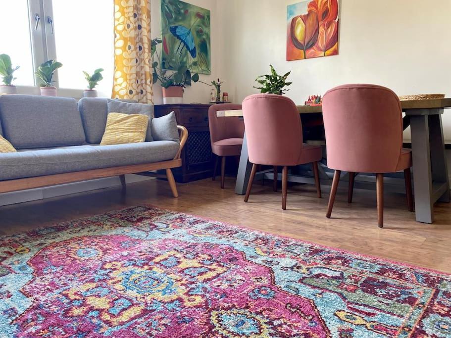 Ferienhaus 3 Bedroom Well Connected Family Free Parking EDI