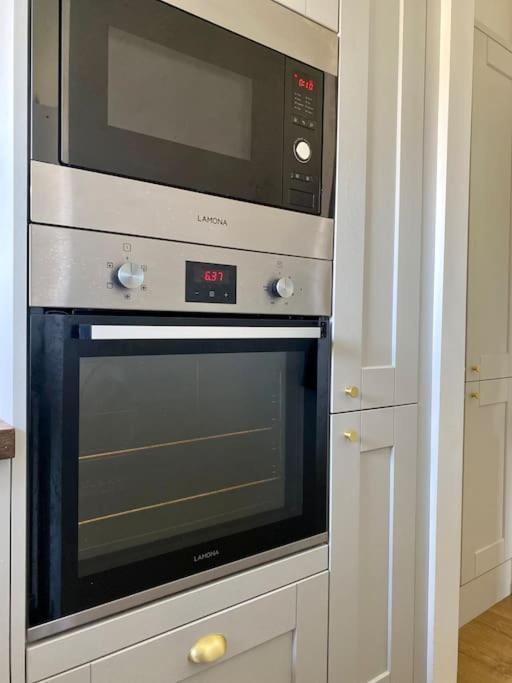 Ferienhaus 3 Bedroom Well Connected Family Free Parking *