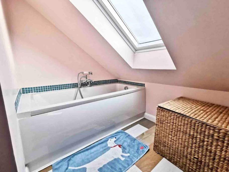 3 Bedroom Well Connected Family Free Parking * EDI