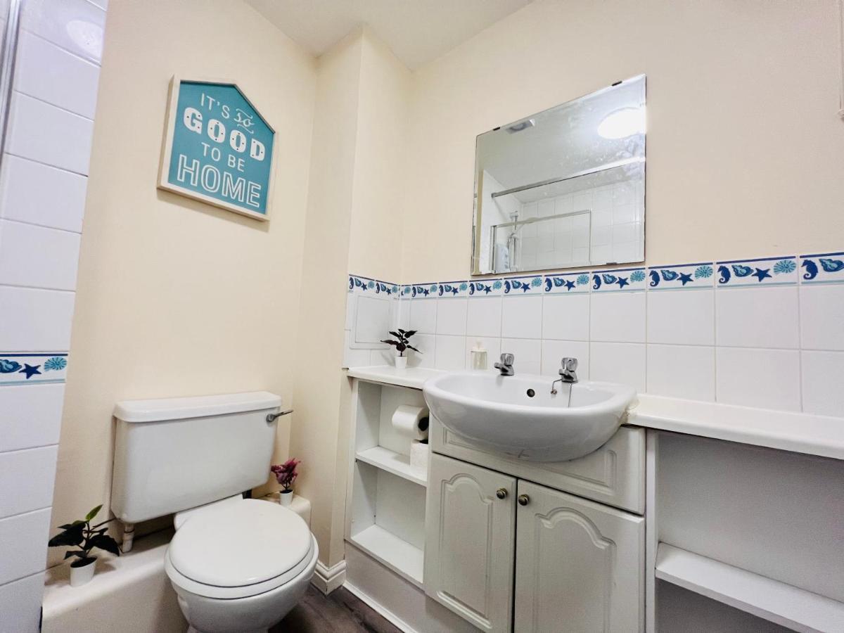 Peaceful 2 Bedroom Flat With Free Parking * EDI