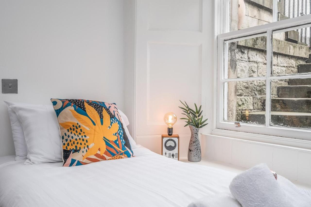 Holiday home Cozy With Character Large 2 Bedroom Main Door With Garden Edinburgh