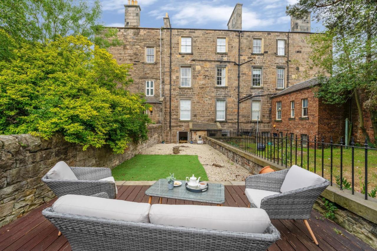 Cozy With Character Large 2 Bedroom Main Door With Garden Holiday home *
