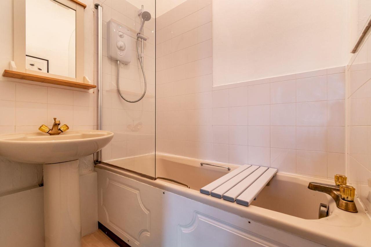 Watson Crescent Apartment *