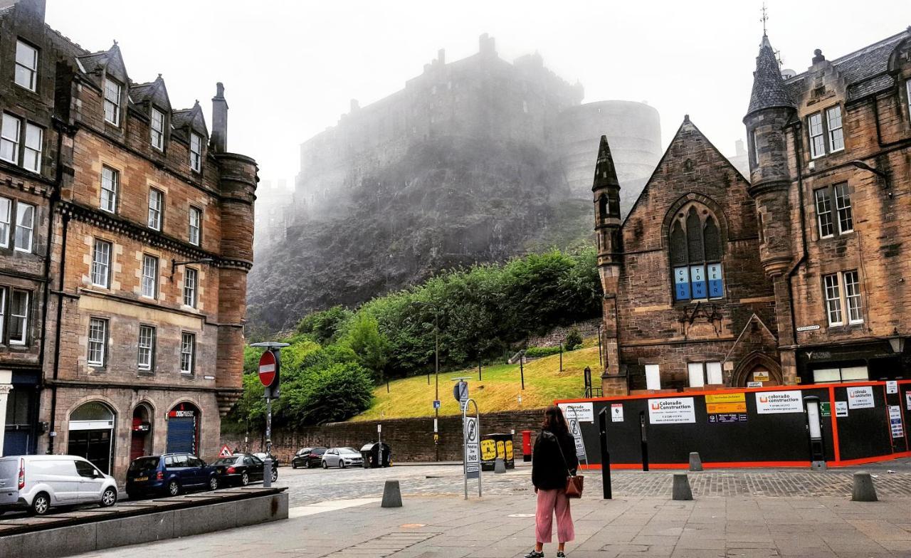3 Bedrooms Flat In Central Old Town , Grassmarket Heart Of Flat Sleeps 6 , Eh1 Edinburgh