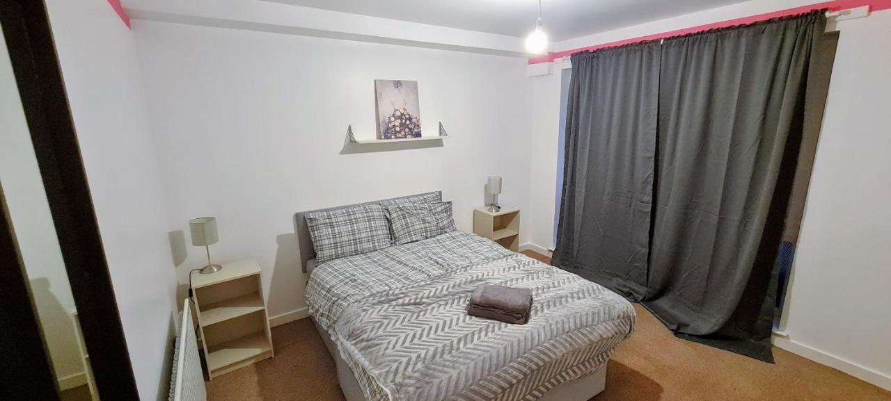 Apartment Modern Spacious 3 Bedroom Centre - Free Parking - Private Balcony - Excellent Service Edinburgh