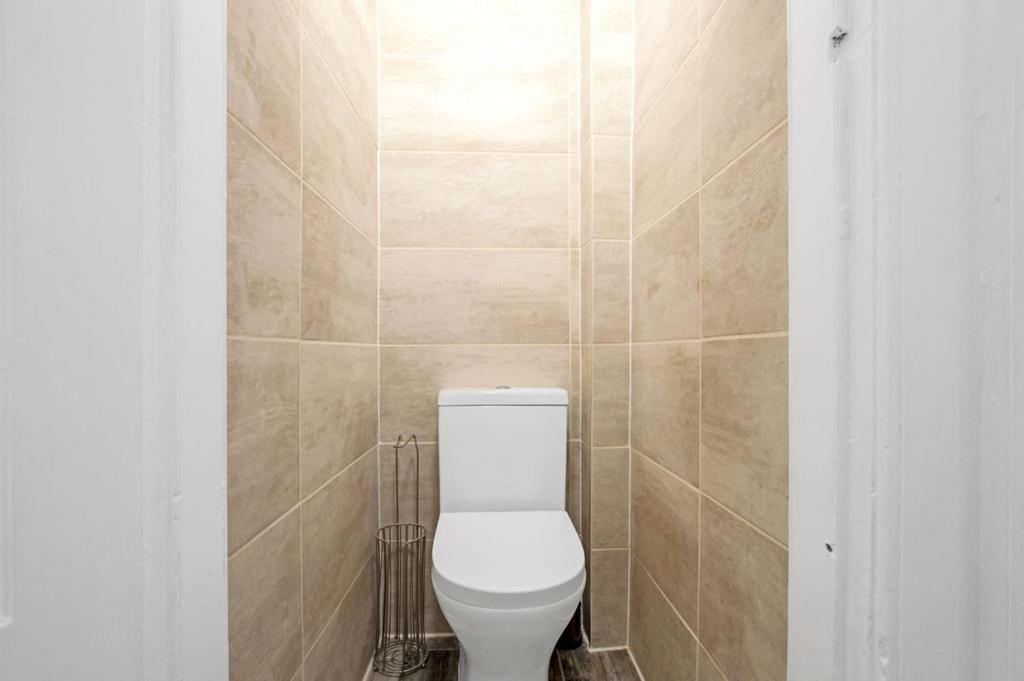 Centre 1-bed Flat, Sleeps 3 Apartment
