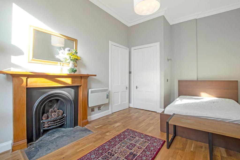 Centre 1-bed Flat, Sleeps 3 Apartment *