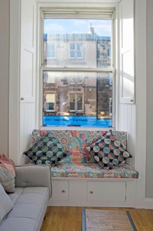 Centre 1-bed Flat, Sleeps 3 *