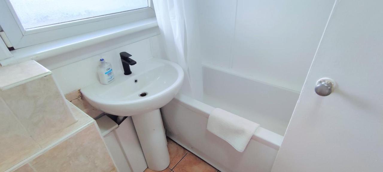 Apartment Cosy 2 Bedroom In The Heart Of - Excellent Location *