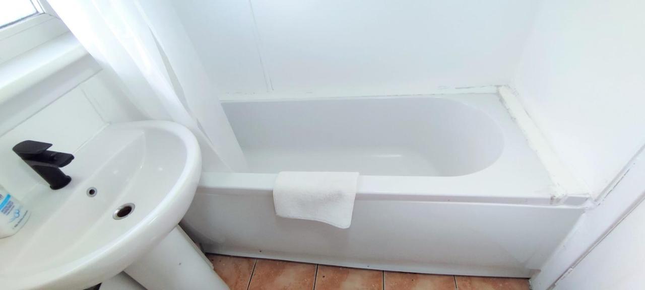 Apartment Cosy 2 Bedroom In The Heart Of - Excellent Location *