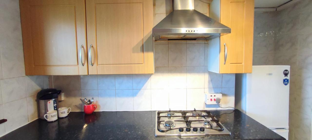 Cosy 2 Bedroom In The Heart Of - Excellent Location Apartment