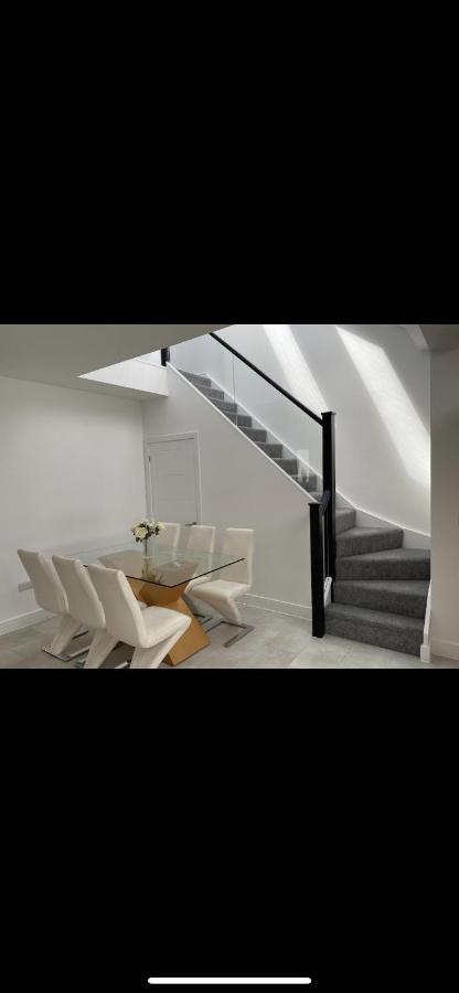 Perfect 4 Bedroom 2 Bathroom * Edinburgh