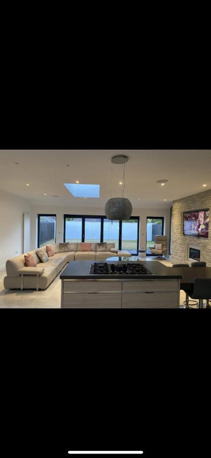 Holiday home Perfect 4 Bedroom 2 Bathroom *