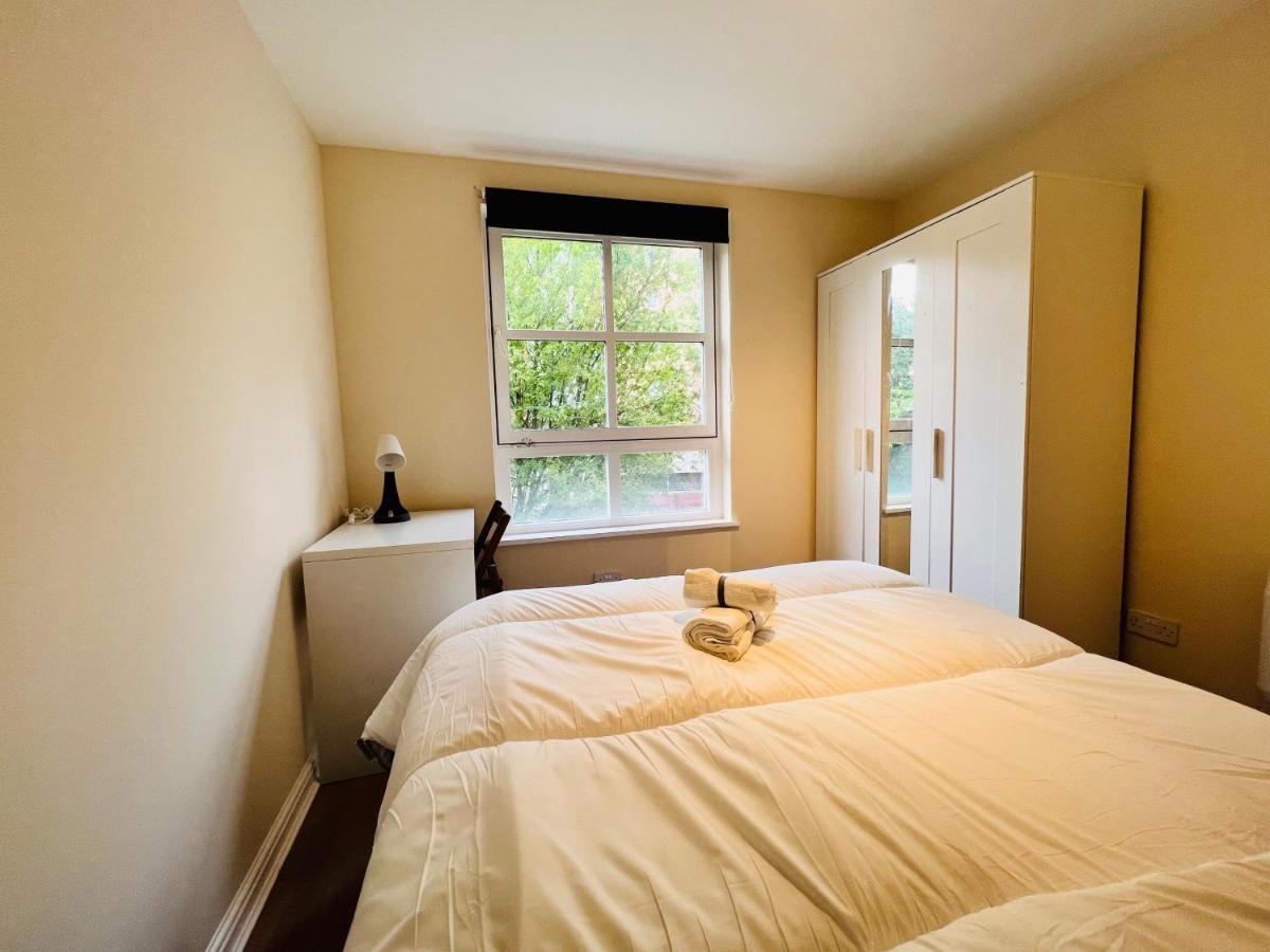 Stunning 2-bed In Free Parking *