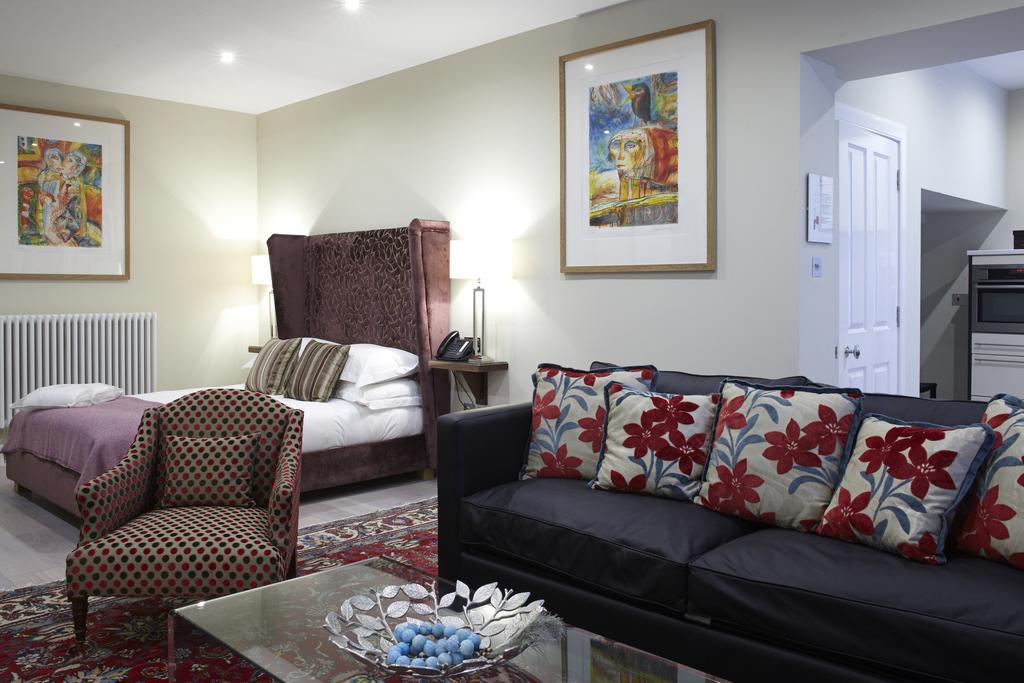 Hotel 24 Royal Terrace 4*