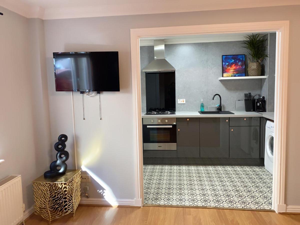 Private Main Door Lovely 2 Bedroom Edinburgh