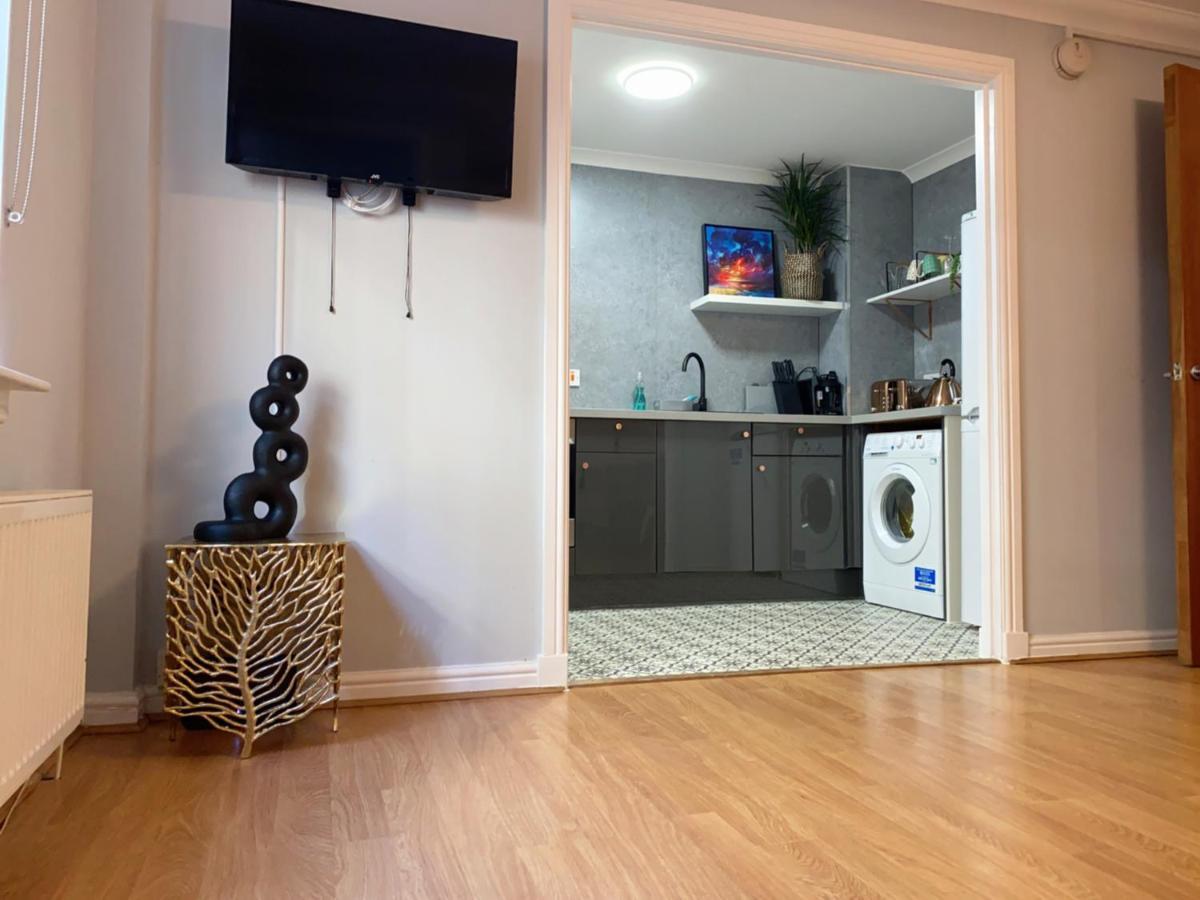 Private Main Door Lovely 2 Bedroom * Edinburgh