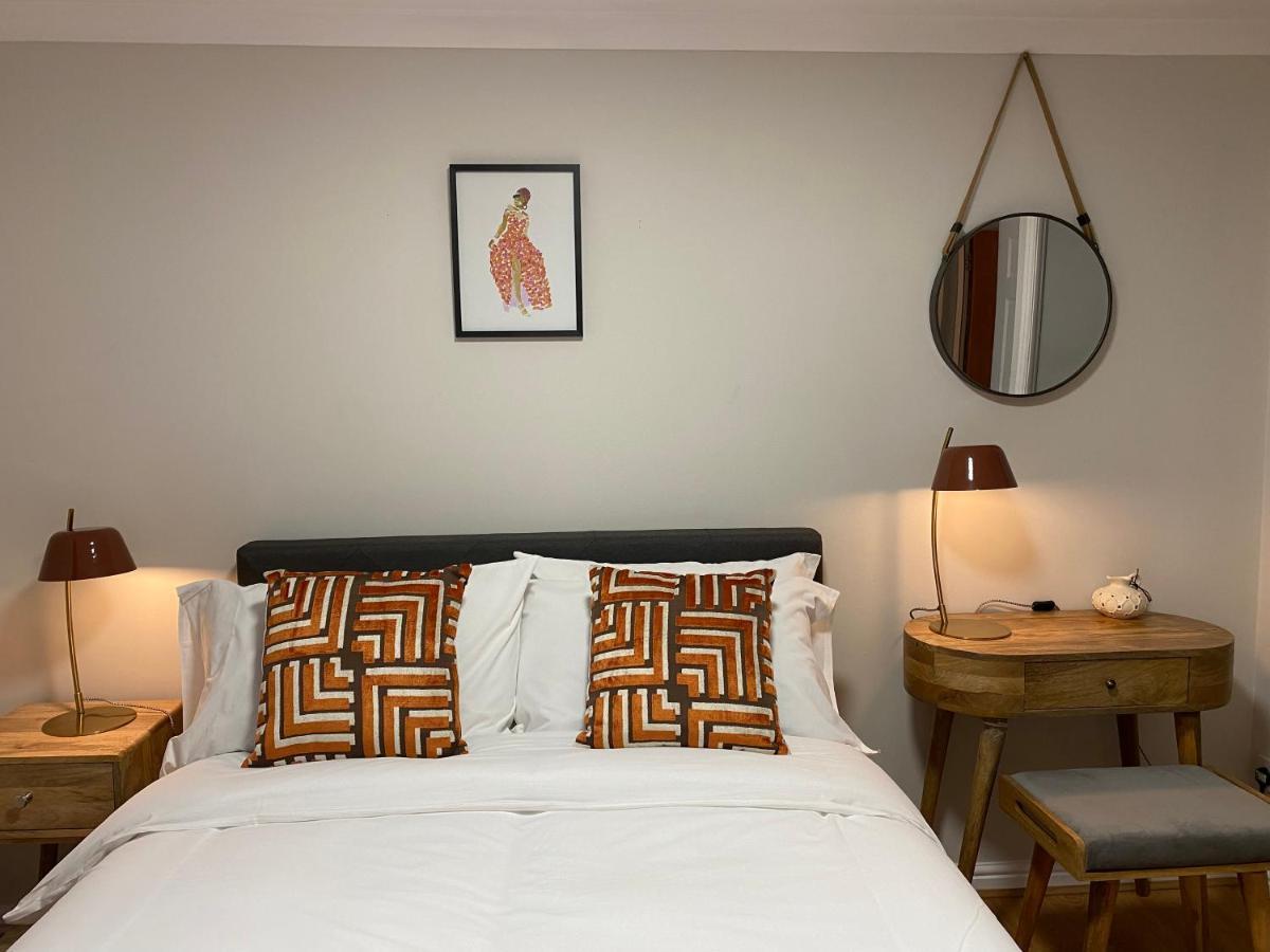 Private Main Door Lovely 2 Bedroom Edinburgh