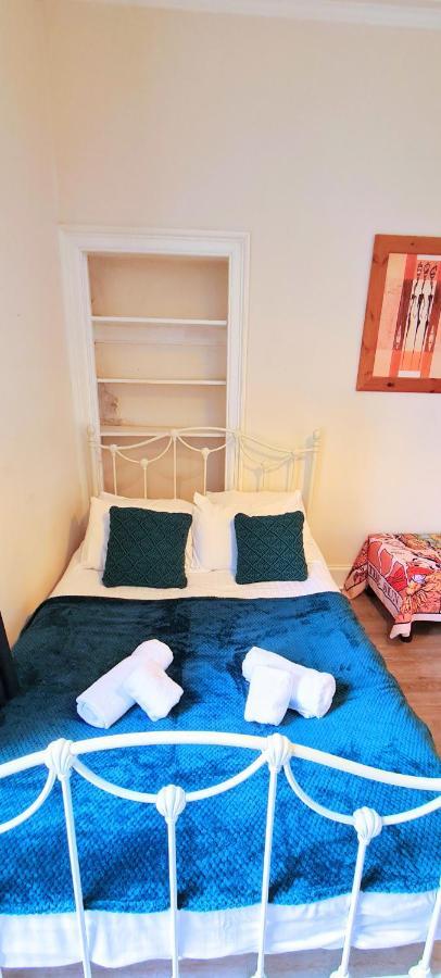 Spacious Ensuite In Centre - Five Star Amenities - Excellent Location * EDI